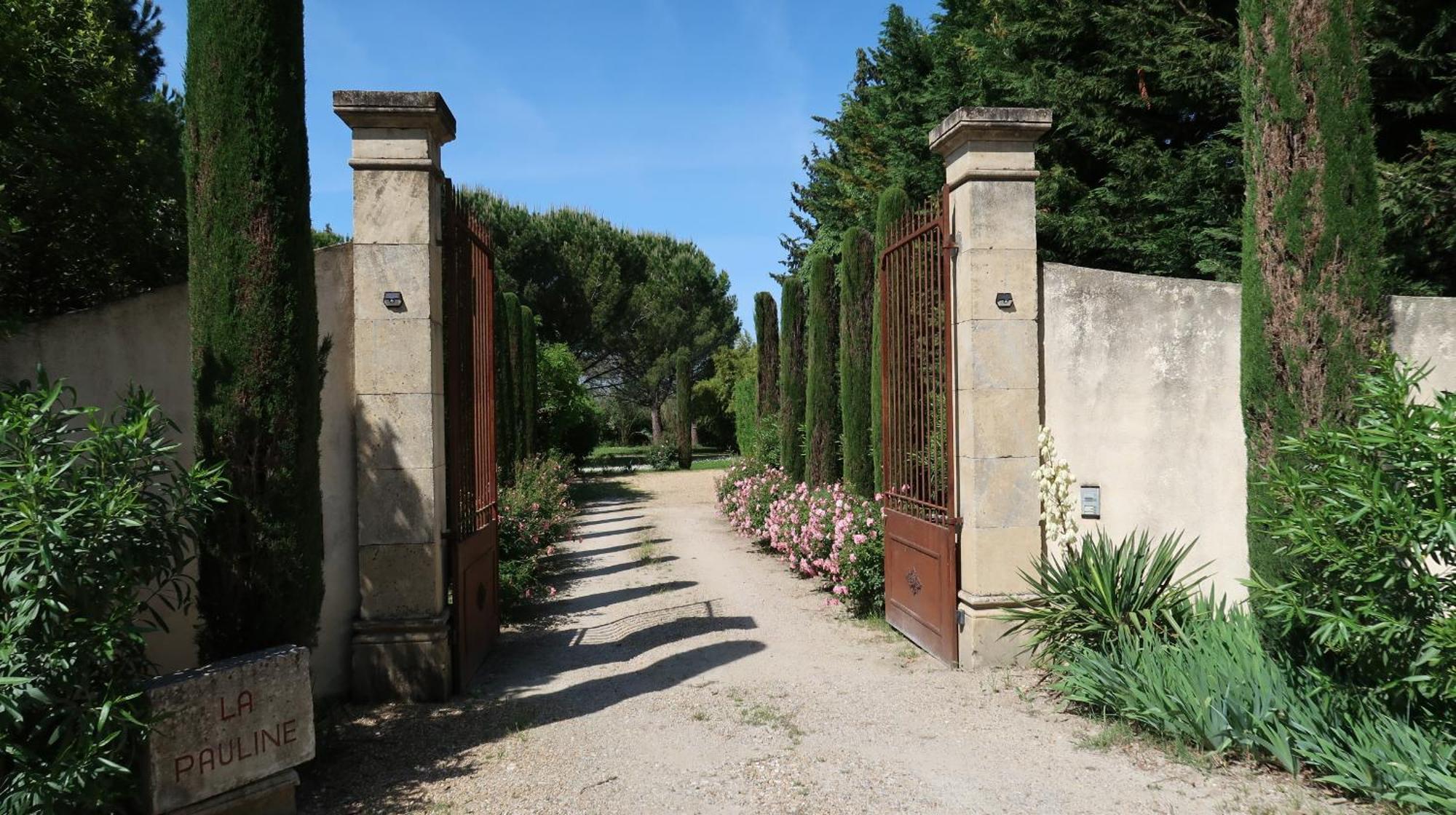 Mas La Pauline Gites De Charme & Roulotte Saint-Remy-de-Provence Exterior photo